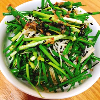 夏の残り素麺で！素麺と青ネギの和風サラダ